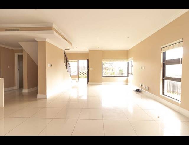 3 BEDROOM TOWNHOUSE FOR SALE IN IZINGA ESTATE